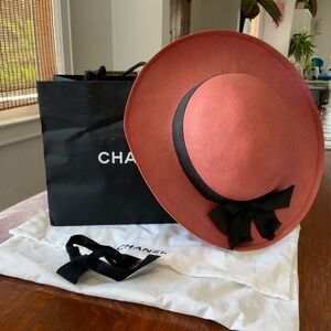 VINTAGE AUTHENTIC CHANEL PINK SALMON BRIMMED BLACK RIBBON BOW HAT
